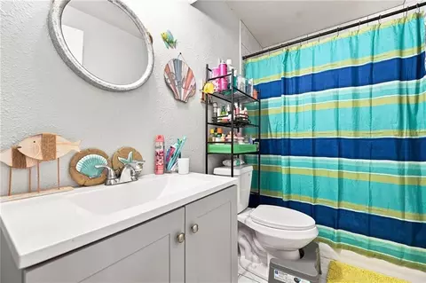 Bath - 104 E Sunrise Dr, Belton, MO 64012 photo 1 of 2
