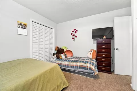 Bedroom - 104 E Sunrise Dr, Belton, MO 64012 photo 3 of 8