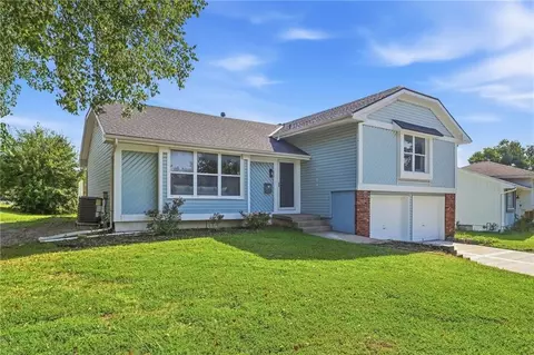 Exterior - 6100 E 140th Pl, Grandview, MO 64030 photo 2 of 7