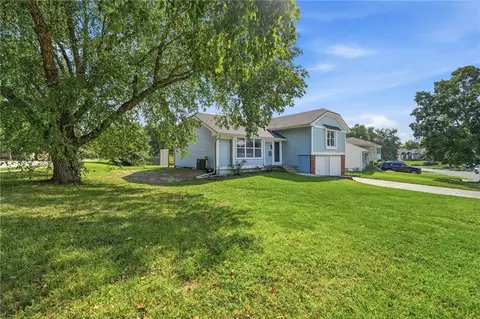 Exterior - 6100 E 140th Pl, Grandview, MO 64030 photo 3 of 7
