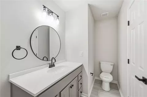 Bath - 6100 E 140th Pl, Grandview, MO 64030 photo 4 of 4