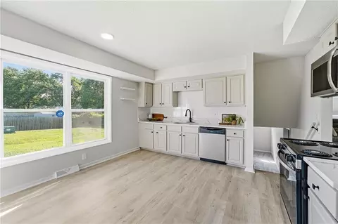 Kitchen - 6100 E 140th Pl, Grandview, MO 64030 photo 1 of 3