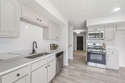 Kitchen - 6100 E 140th Pl, Grandview, MO 64030 photo 3 of 3
