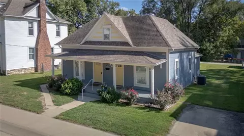 427 Benton Ave, Excelsior Springs, MO 64024