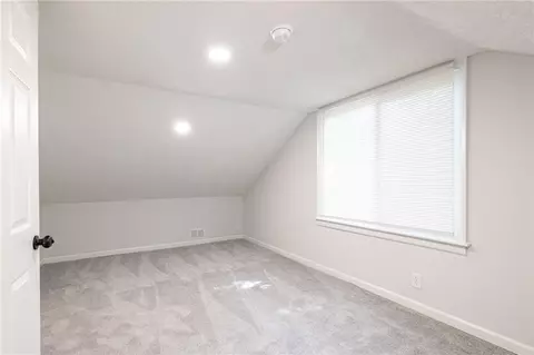 Bedroom - 319 E Bellevista Dr, Independence, MO 64055 photo 5 of 6