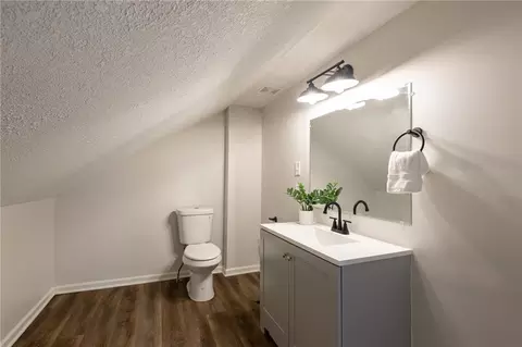 Bath - 319 E Bellevista Dr, Independence, MO 64055 photo 4 of 5