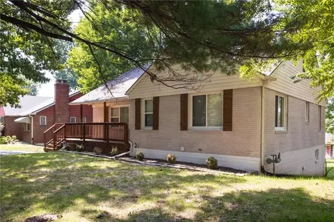 Exterior - 319 E Bellevista Dr, Independence, MO 64055 photo 2 of 7