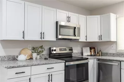 Kitchen - 319 E Bellevista Dr, Independence, MO 64055 photo 2 of 2