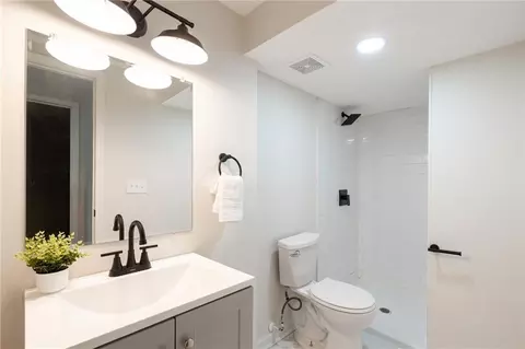Bath - 319 E Bellevista Dr, Independence, MO 64055 photo 5 of 5