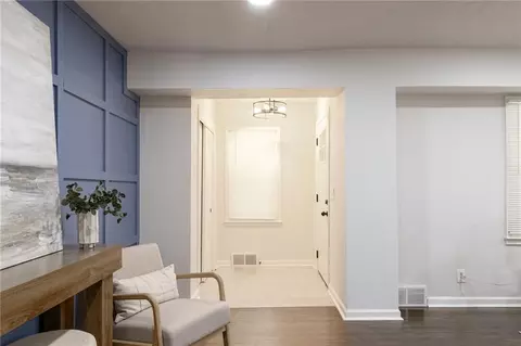 Entry Way - 319 E Bellevista Dr, Independence, MO 64055 photo 1 of 3