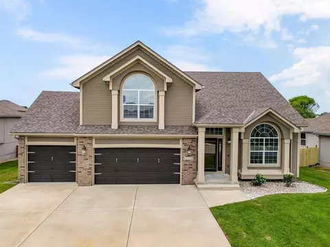 Exterior - 4412 SW Lyndsie Ct, Lees Summit, MO 64082 photo 7 of 7