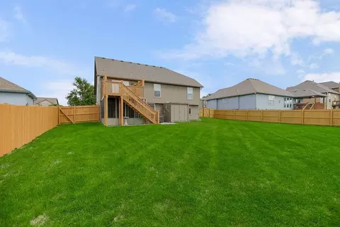 Exterior - 4412 SW Lyndsie Ct, Lees Summit, MO 64082 photo 5 of 7