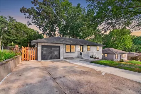 3737 N Walrond Ave, Kansas City, MO 64117