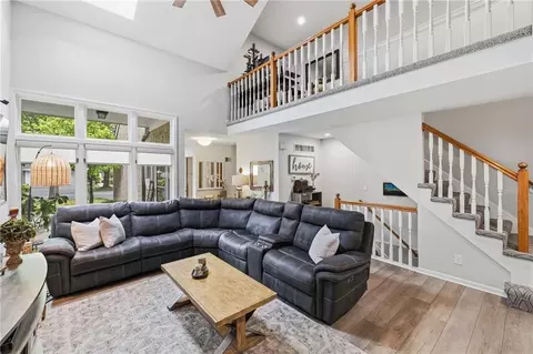 6727 W 126th Ct, Overland Park, KS 66209