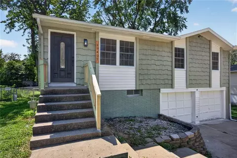 Exterior - 19407 E 5th Terrace Ct, Independence, MO 64056 photo 4 of 8
