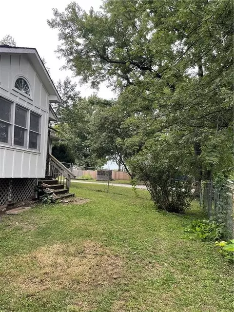 Exterior - 205 E Maple St, Raymore, MO 64083 photo 4 of 8