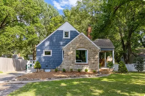 5723 Nall St, Roeland Park, KS 66202