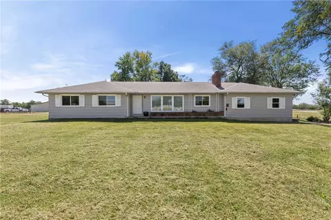 24849 W 247th St, Paola, KS 66071