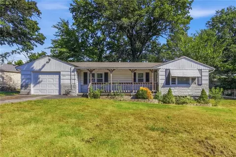 8804 E 49th St, Kansas City, MO 64129
