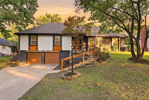 8143 NW Beaman Dr, Kansas City, MO 64151