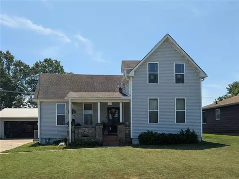 518 W 4th Ave, Garnett, KS 66032