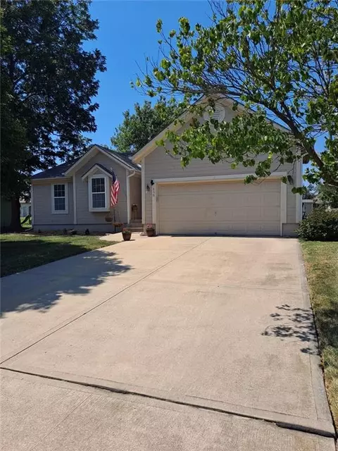 350 N Locust St, Gardner, KS 66030