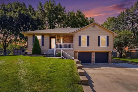 3306 NW Shannon Ct, Blue Springs, MO 64015