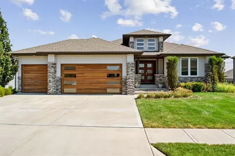 17201 Bradshaw St, Overland Park, KS 66221