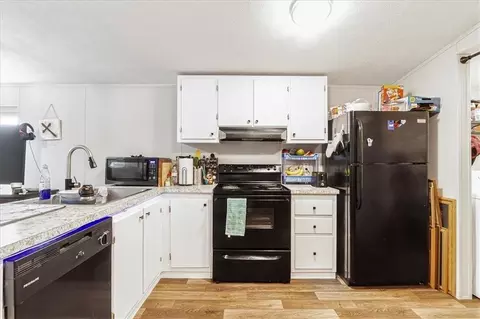 Kitchen - 581 SE 1200th Rd, Leeton, MO 64761 photo 1 of 2