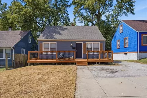 5746 College Ave, Kansas City, MO 64130