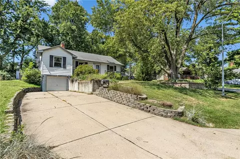 5530 N Spruce Ave, Kansas City, MO 64119