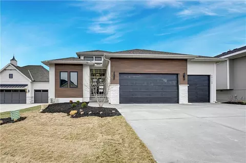 24980 W 98th Pl, Lenexa, KS 66227