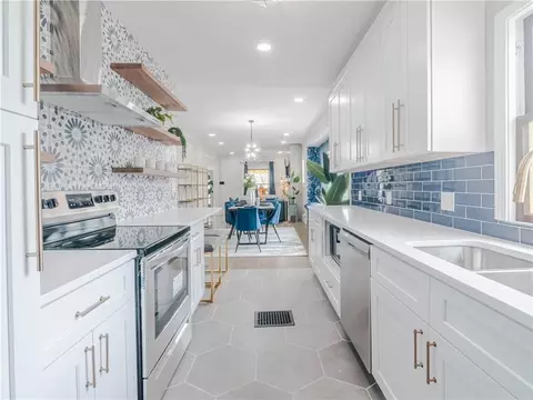 700 E 43rd St, Kansas City, MO 64110