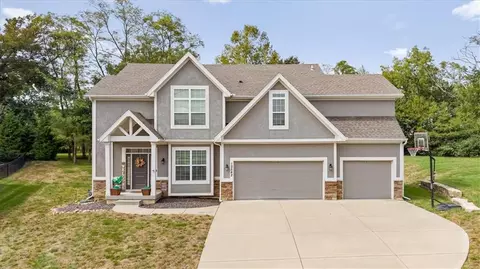 12542 Walnut Ct, Kansas City, MO 64145