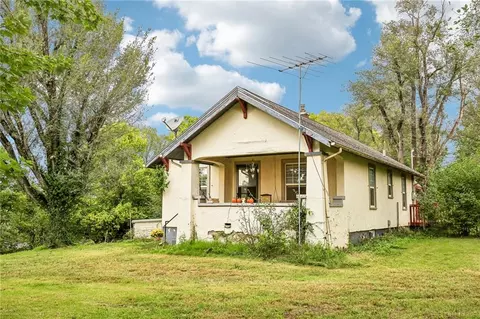 17237 286th Rd, Atchison, KS 66002