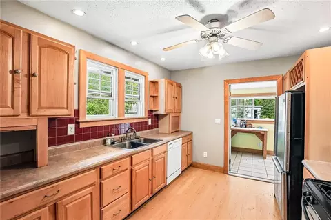 Entry Way - 17237 286th Rd, Atchison, KS 66002 photo 1 of 2