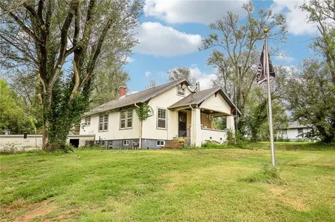 Exterior - 17237 286th Rd, Atchison, KS 66002 photo 1 of 13