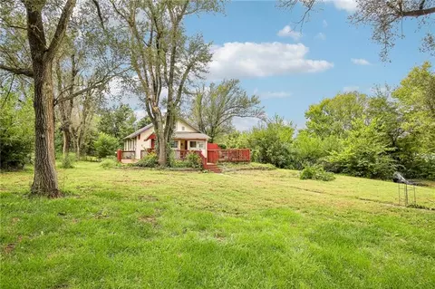 Exterior - 17237 286th Rd, Atchison, KS 66002 photo 9 of 13