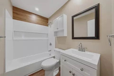 Bath - 7315 Appleton Ave, Raytown, MO 64133 photo 1 of 3