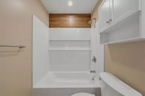 Bath - 7315 Appleton Ave, Raytown, MO 64133 photo 2 of 3