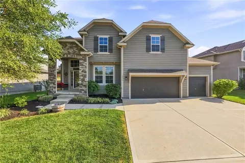 2776 W Sitka Dr, Olathe, KS 66061