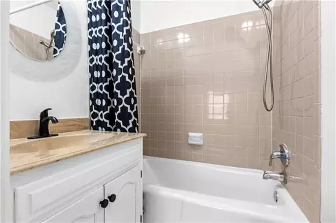 Bath - 16901 E 49th Ter, Independence, MO 64055 photo 1 of 3