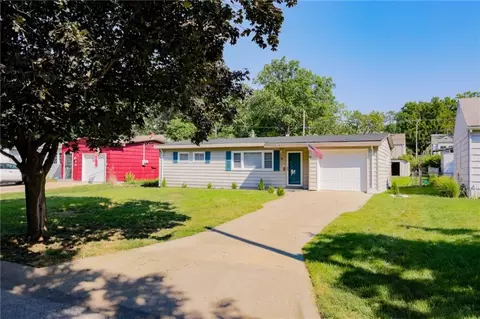 8 W 89th Ter, Kansas City, MO 64114