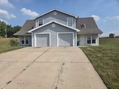 836-38 Walker Ct, Liberty, MO 64068