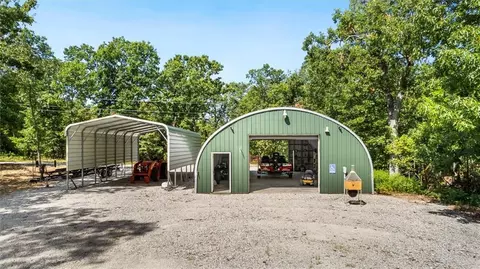 Exterior - 28060 Uncle Bob Ave, Clinton, MO 64735 photo 3 of 4