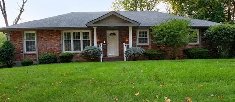3906 Lakeview Dr, Leavenworth, KS 66048
