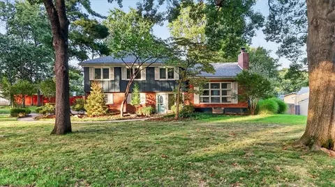 6324 Robin Hood Dr, Merriam, KS 66203