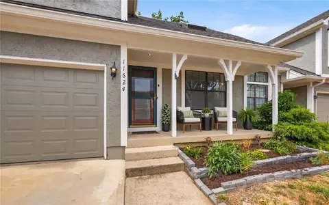 11624 W 113th St, Overland Park, KS 66210