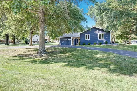 12001 W 150th Cir, Olathe, KS 66062