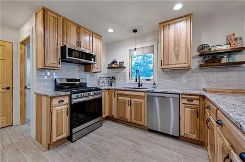 12001 W 150th Cir, Olathe, KS 66062